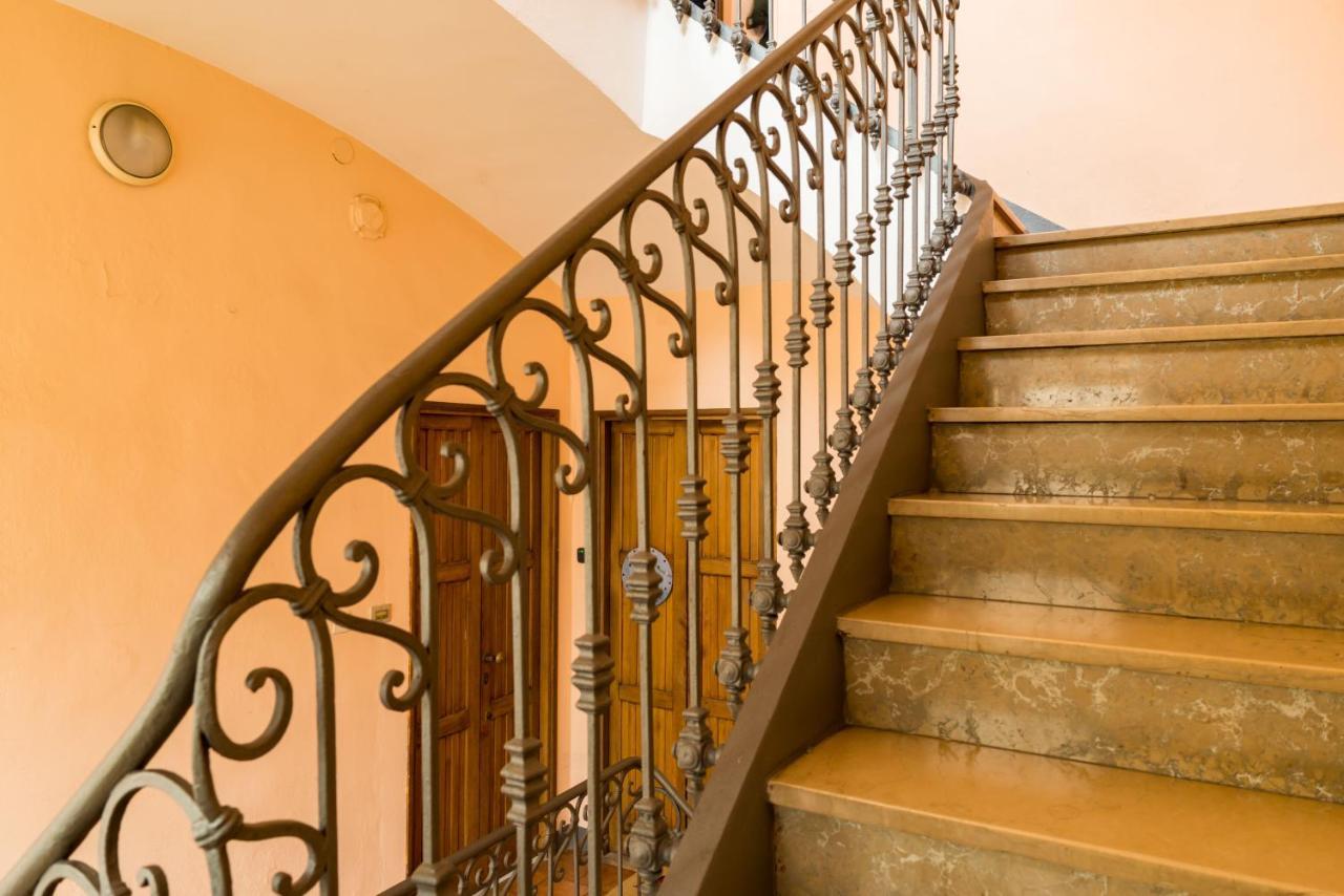 Alessandria Central Apt 10Min Walk Central Station Luaran gambar